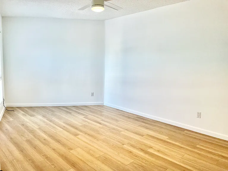 1401 Douglas St #13 — Photo 16