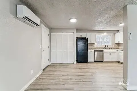 Welcome to 2105 Airport Ave. in Caldwell. This property offers a convenient location with easy ac... — Photo 2