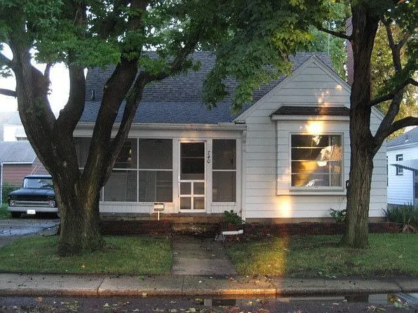 740 N Clifton Ct, West Peoria, IL 61604