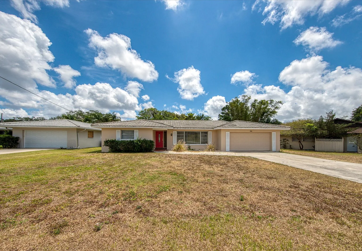 3 bed, 2300 sqft, $2,700 — Photo 2