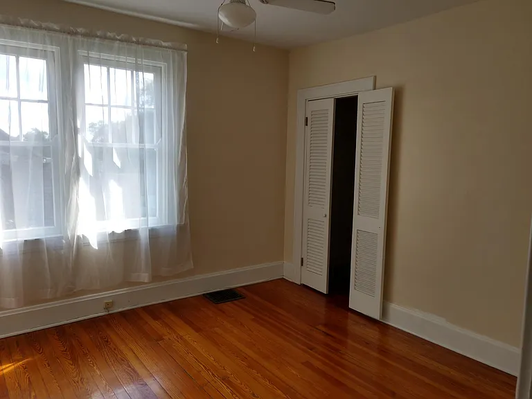 3538 Linwood Ave — Photo 4