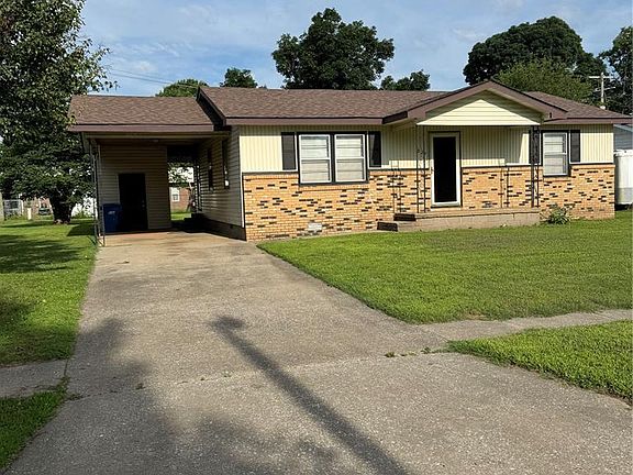 2nd image of 824 Saint Anne Ln