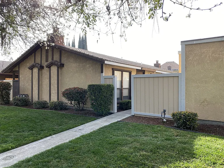 Floyd Ave — Photo 19