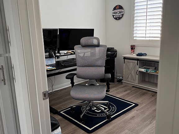 Additional room for rent.