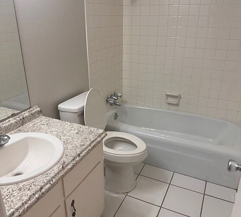 4th image of 1304 Tanglewood Ln