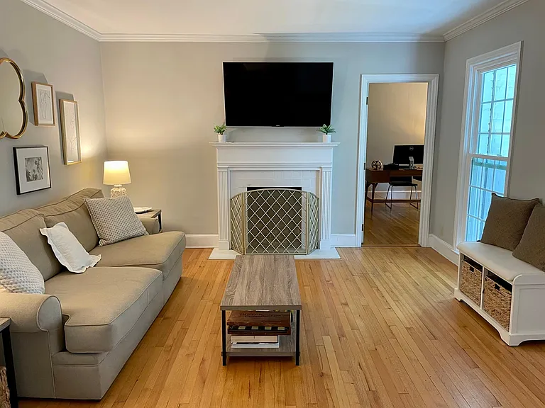 30 Kensington Rd — Photo 2