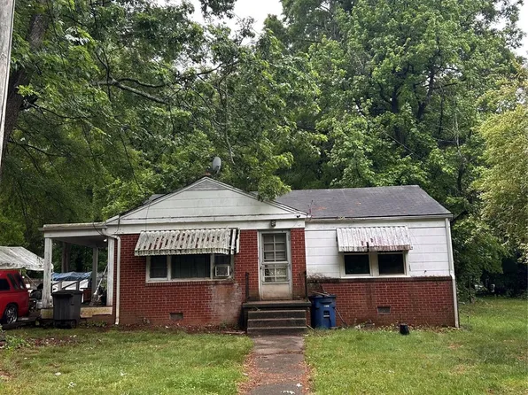 528 Woodlawn Dr, Statesville, NC 28677