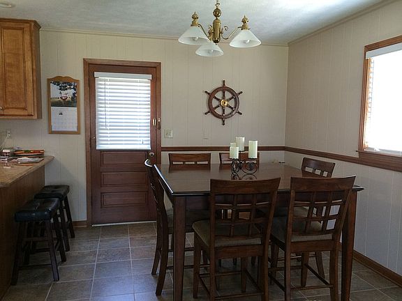 4th image of 528 Bay Ln