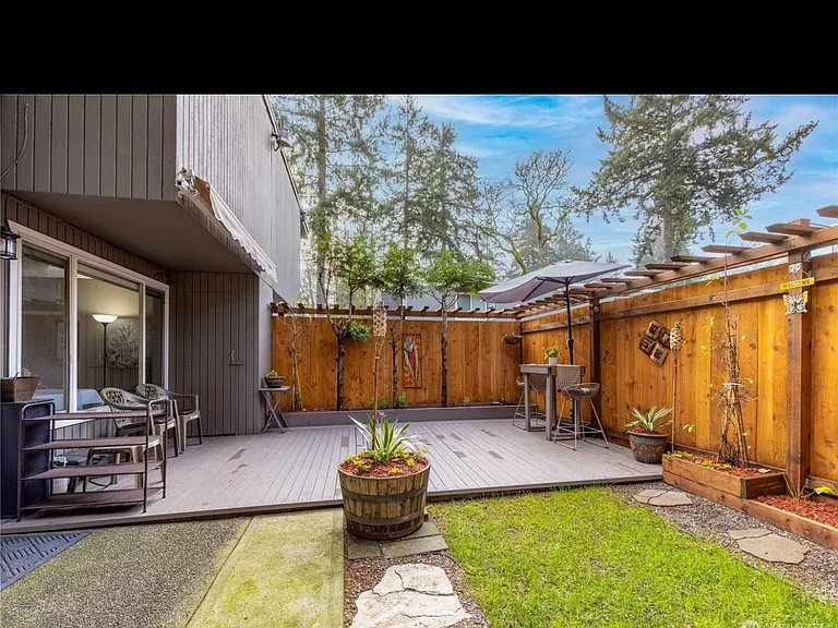 13055 Pacific Hwy SW #A — Photo 9