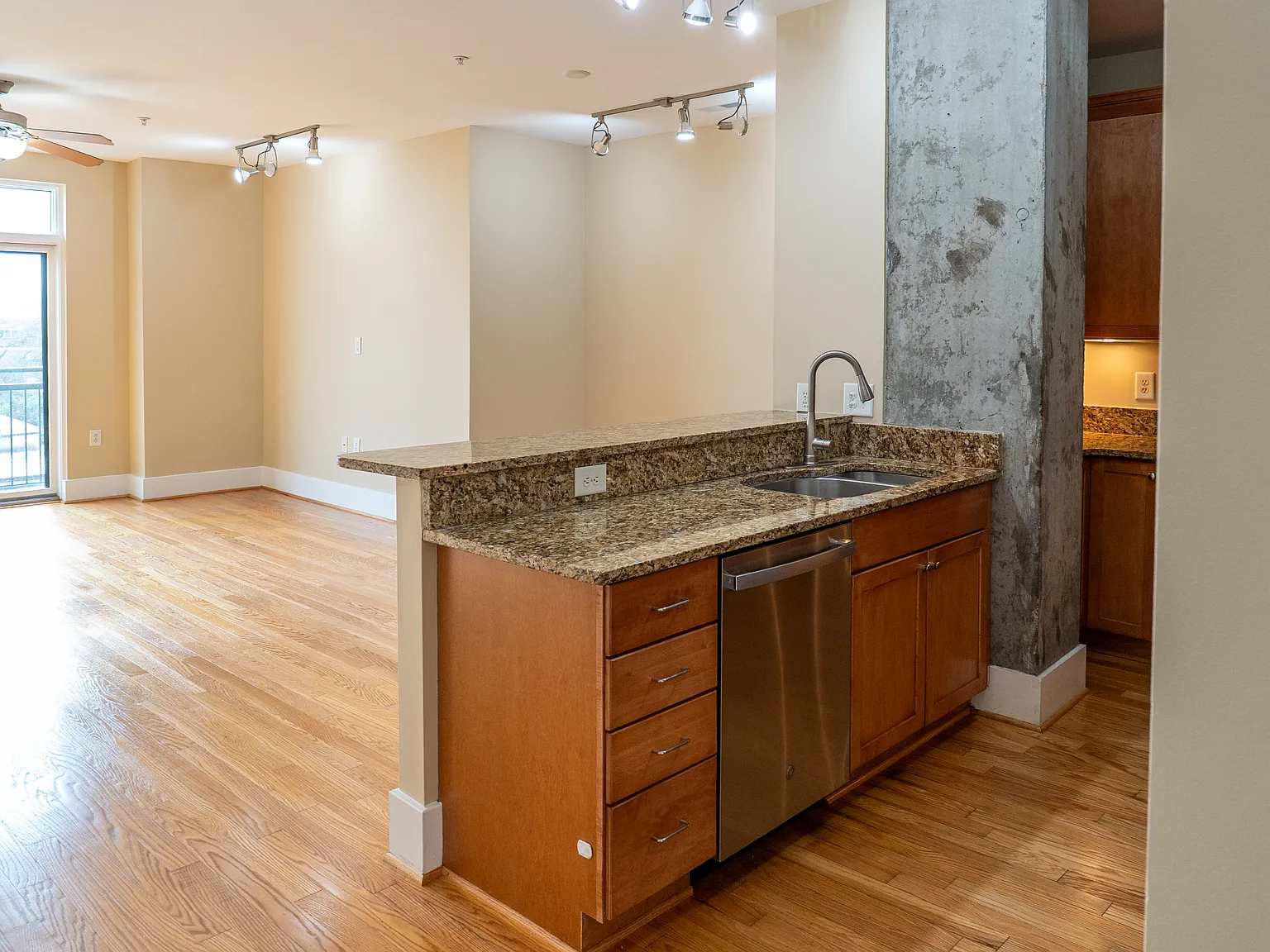 443 S Blount St — Photo 3