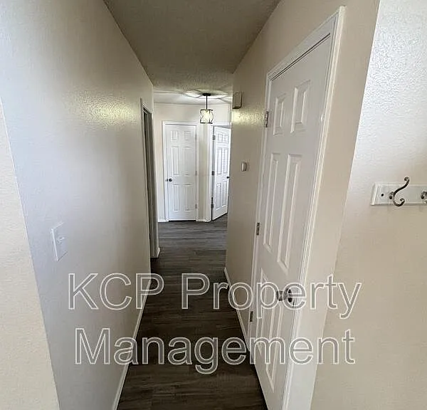 8812 Skypark Dr — Photo 11