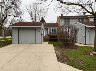 248 Pinewood Ln, Bloomingdale, IL 60108