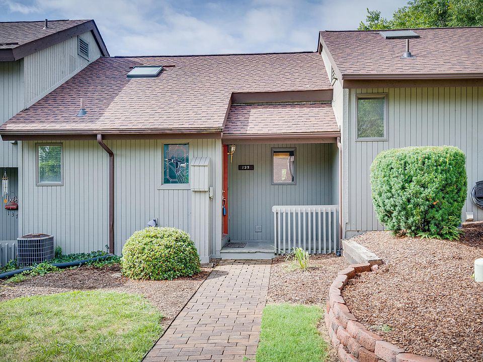 1st image of 139 Willowbrook Dr