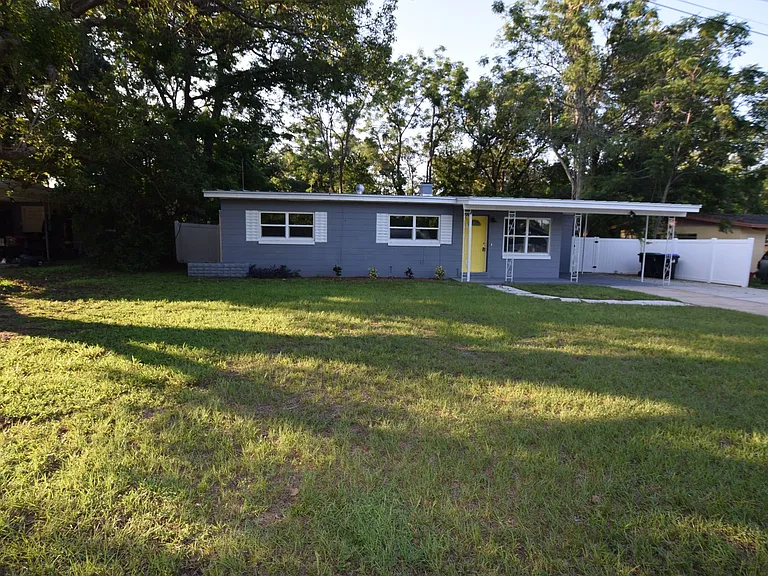 2637 Healy Dr — Photo 2