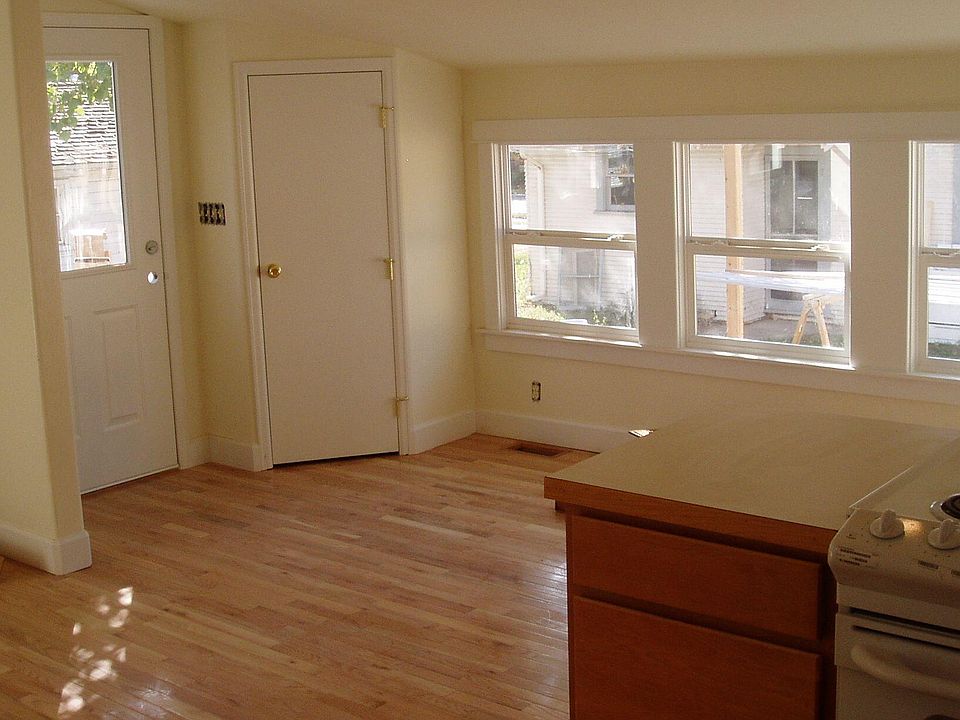 2nd image of 3234 S Pearl St #B