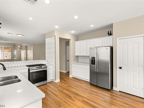 3rd image of 10281 Bentley Oaks Ave