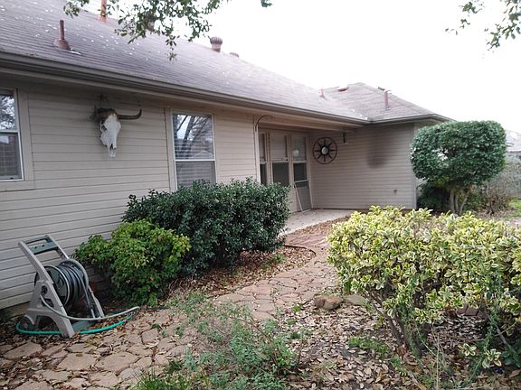3rd image of 726 Windridge Ln