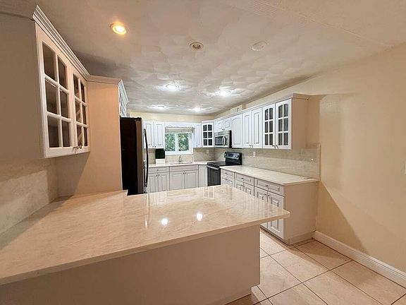2nd image of 2210 Taylor Street #207
