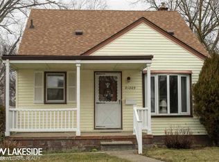 21209 Bon Heur St, Saint Clair Shores, MI 48081