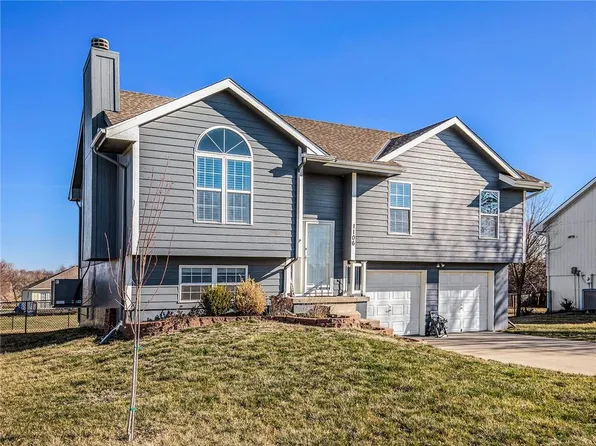 1106 Viola St, Smithville, MO 64089