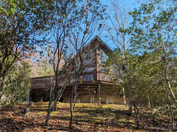 567 Forest Run Rd, Whittier, NC 28789