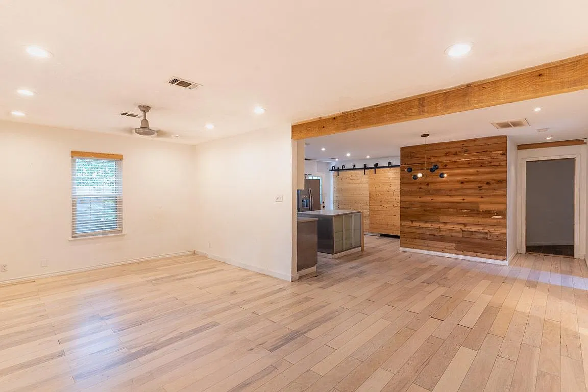 2311 S 4th St — Photo 2