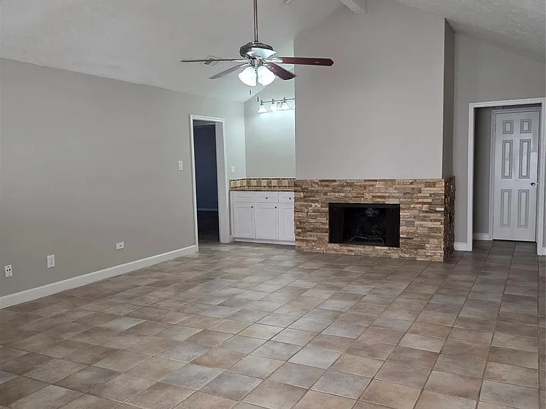14743 Charlmont Dr — Photo 4