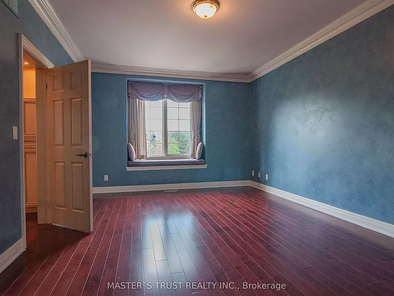 678 Saint Nicholas Ct — Photo 37