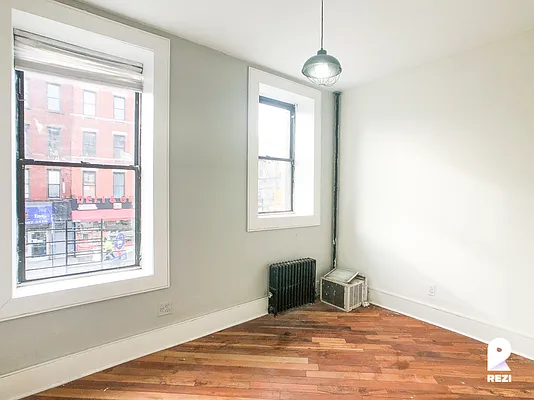 Rented by REZI | media 14