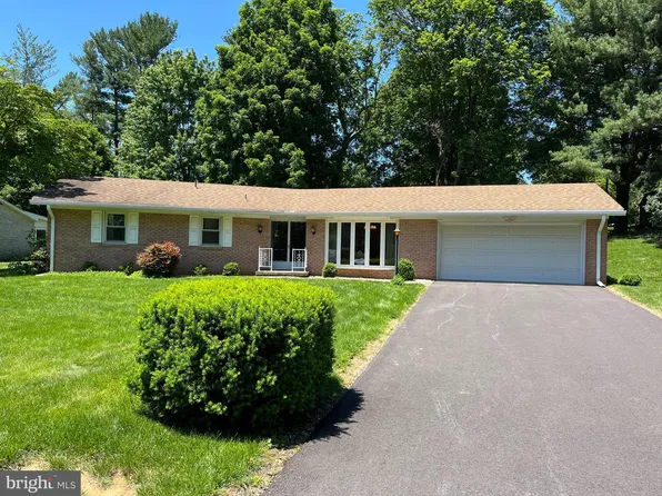 18 Bittersweet Dr, Hagerstown, MD 21740