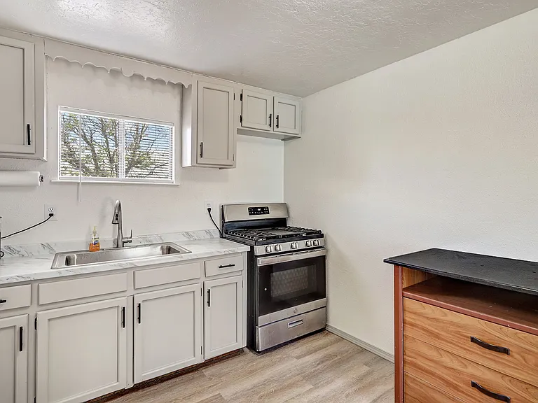 1 bed, 2.0 bath, 842 sqft, $1,299 — Photo 7