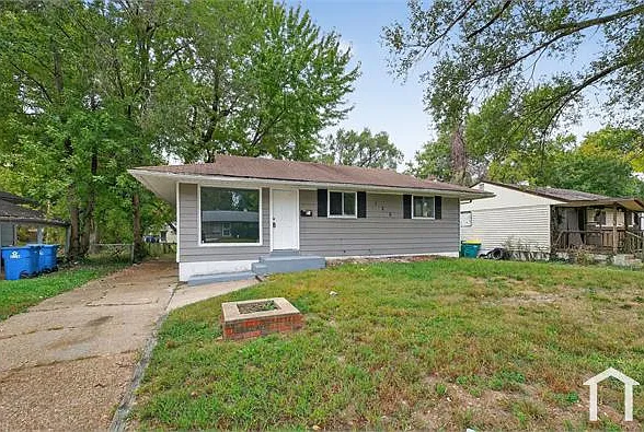 3 bed, 927 sqft, $1,399 — Photo 2