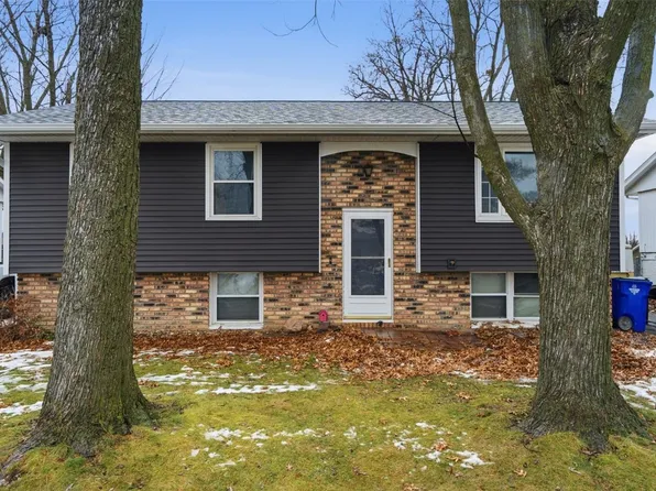 6807 Kingswood Ln NE, Cedar Rapids, IA 52402