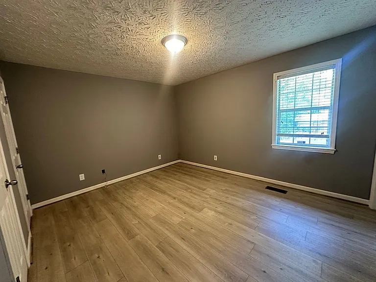 407 Southmoore Cir — Photo 12