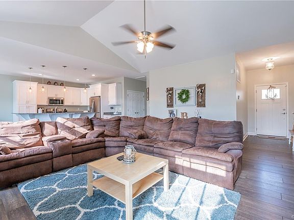 3rd image of 7581 Lynn Creek Dr