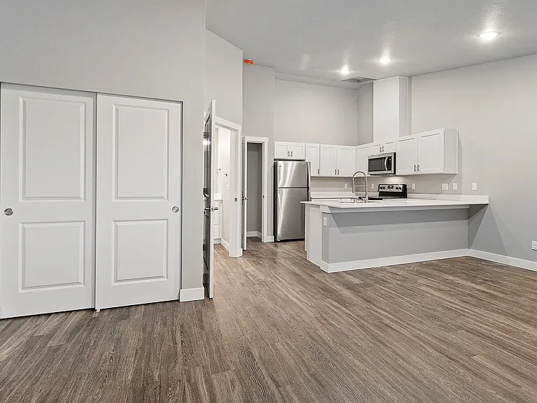 Norpoint Landing Apartments — Photo 43