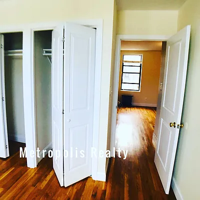 Rented by Metropolis International Realty Inc. | media 22