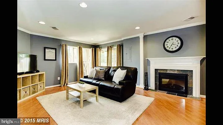 4 bed, 2390 sqft, $3,379 — Photo 3