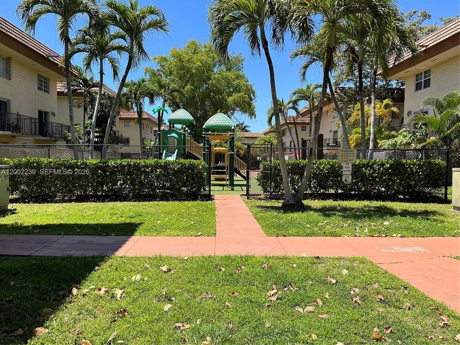 Courtyards At Kendall Con — Photo 2