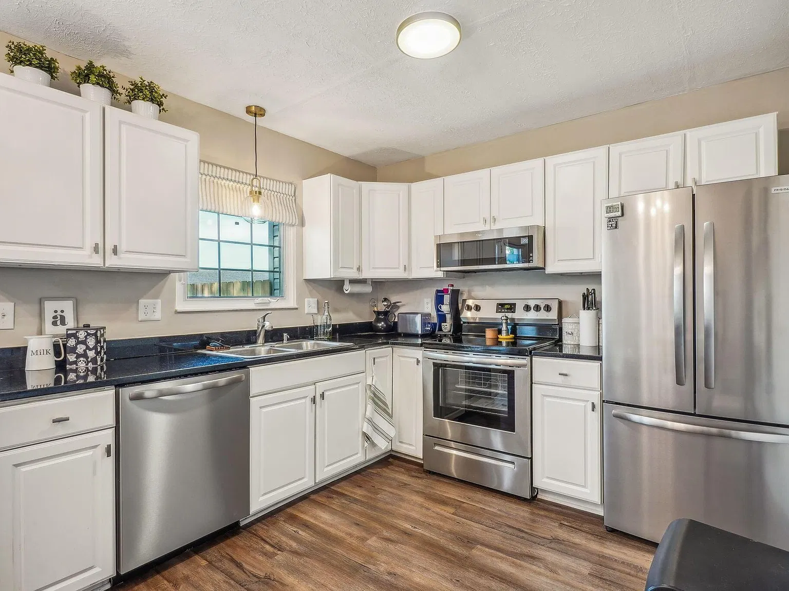 2 bed, 1024 sqft, $1,790 — Photo 4