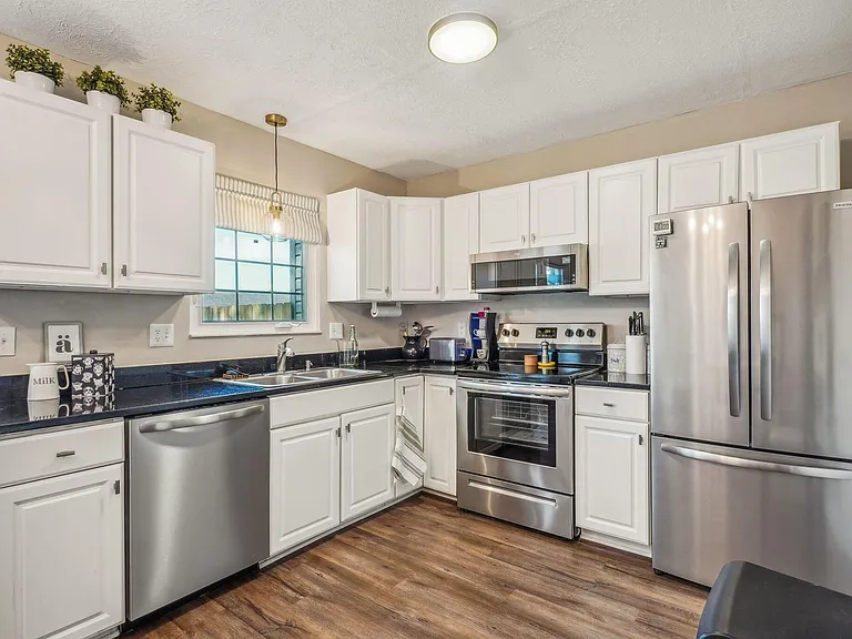 7865 Meadowhaven Blvd — Photo 4