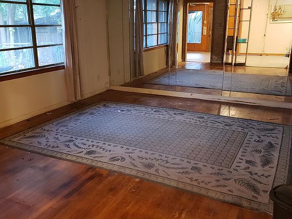 5th image of 2107 Avenue D