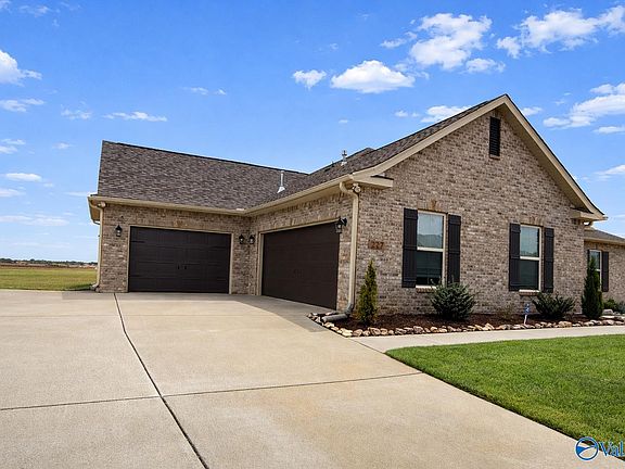 2nd image of 207 Nellie Faye Ln