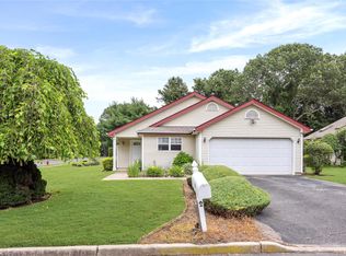 2 Balmoral Ct, Middle Island, NY 11953