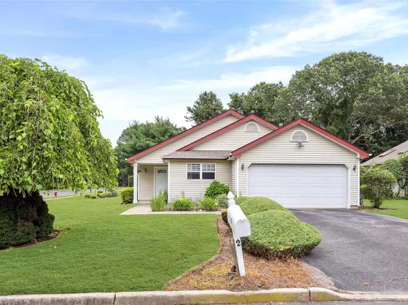 2 Balmoral Court, Middle Island, NY 11953