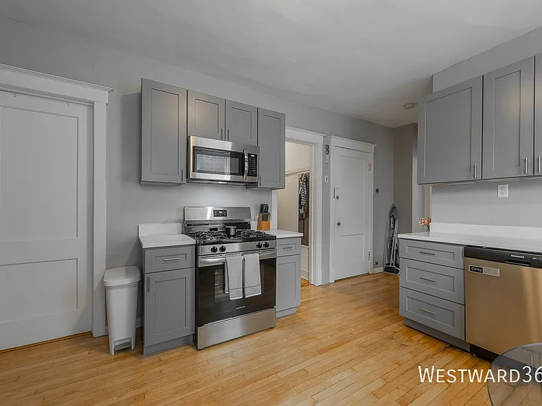 2550 N Southport Ave #2F — Photo 5