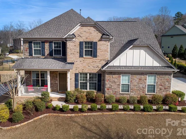 2673 Creekview Dr, Waxhaw, NC 28173