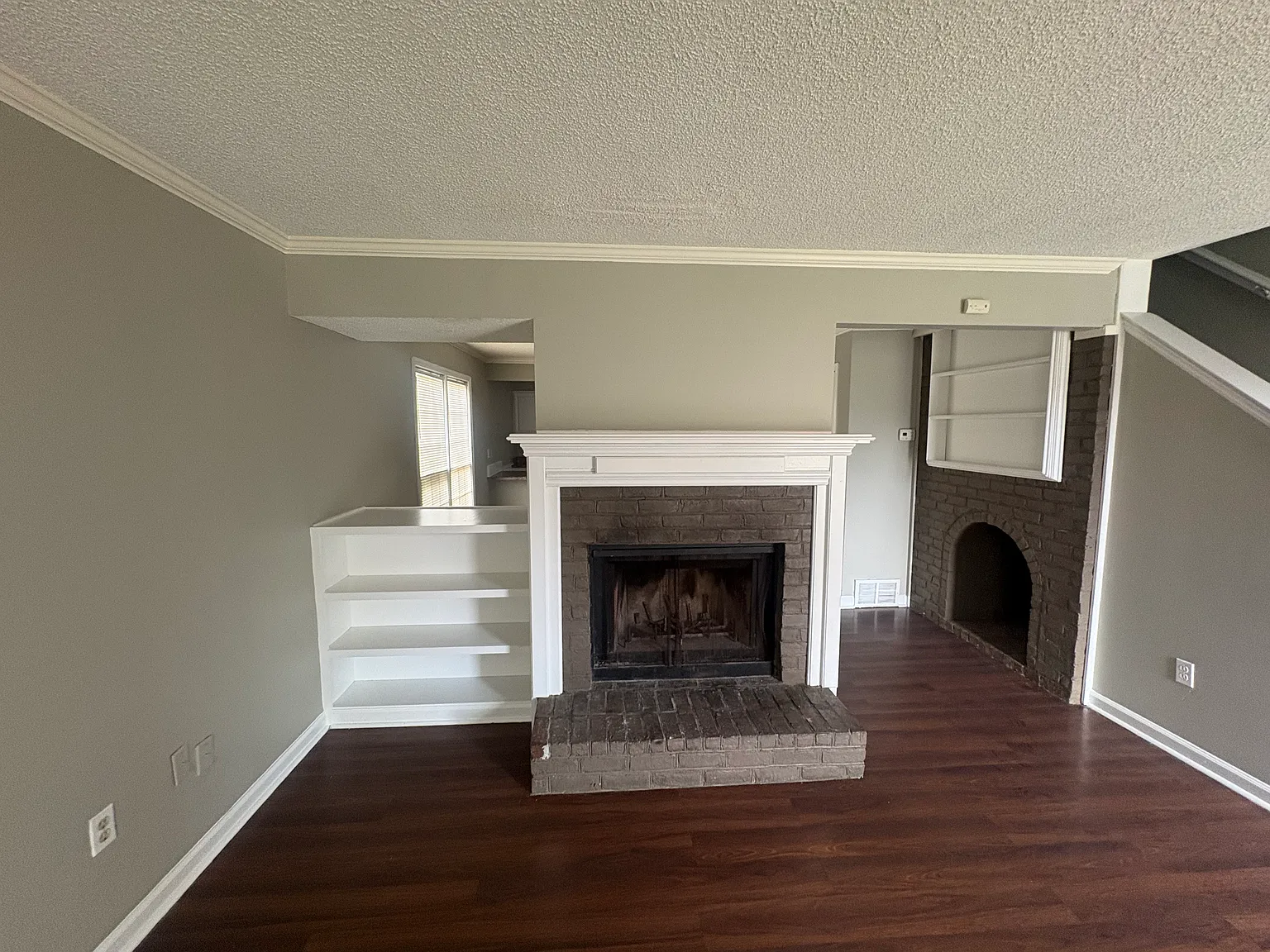 |Townhouse | 2 Bed 2.5 Bath | HOA — Photo 3