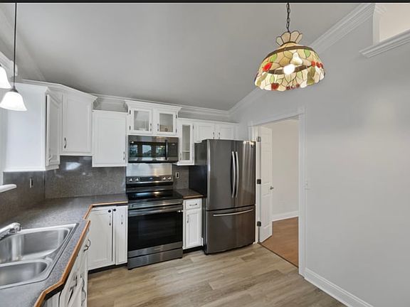 3rd image of 111 Barrington Dr #1