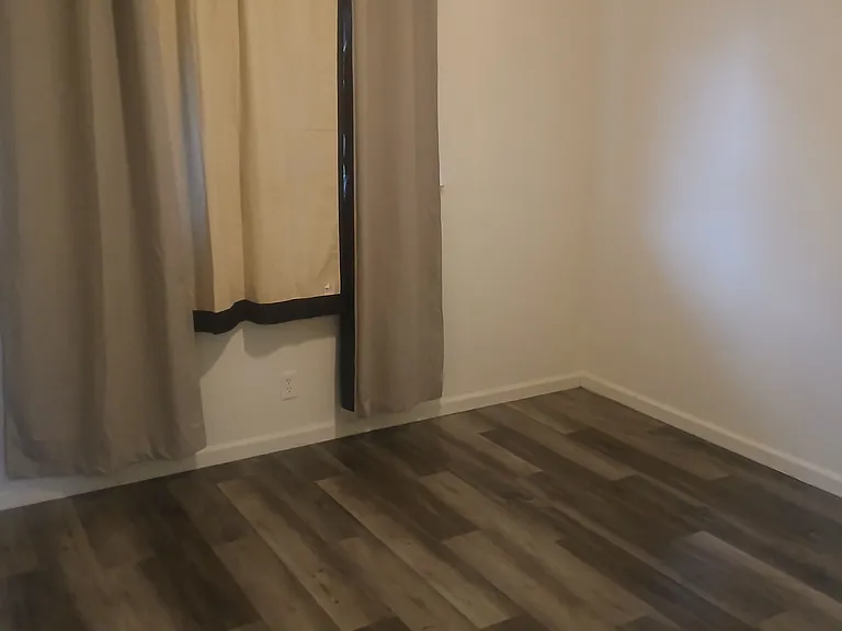 1556 Valle Vista Ave — Photo 8